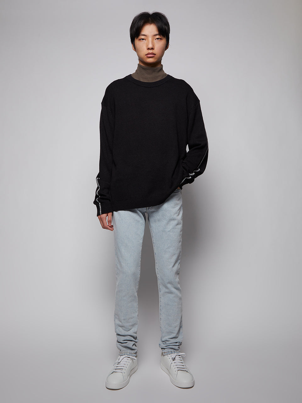 MO05R1_Black_02.jpg