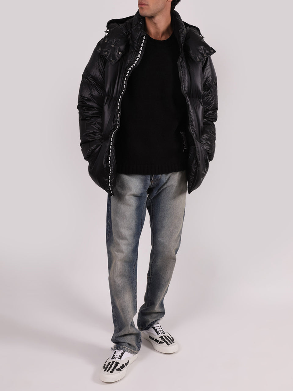 UO05W101_Black_02.jpg