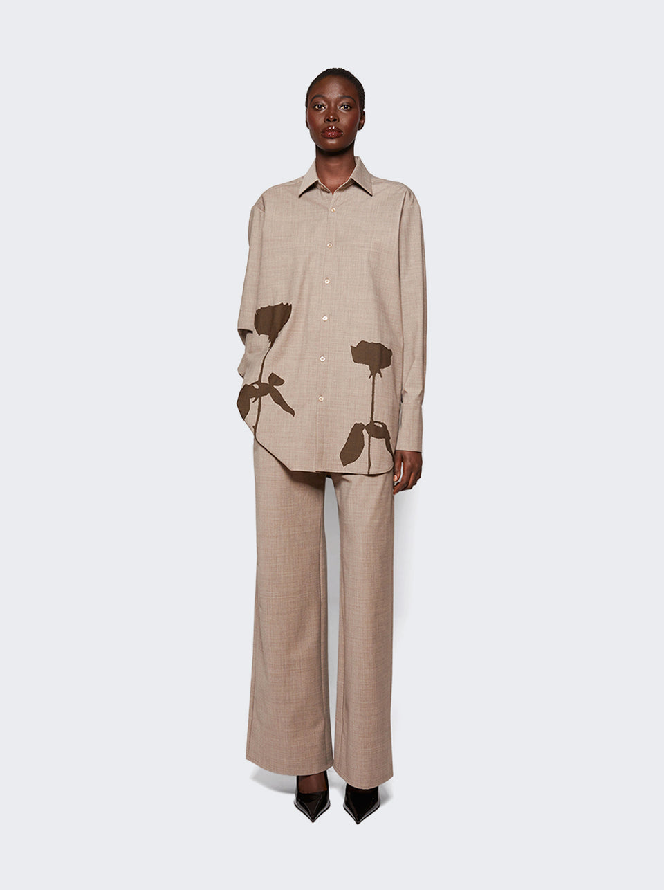AW24-SH001-U-WO001_Beige_02.jpg