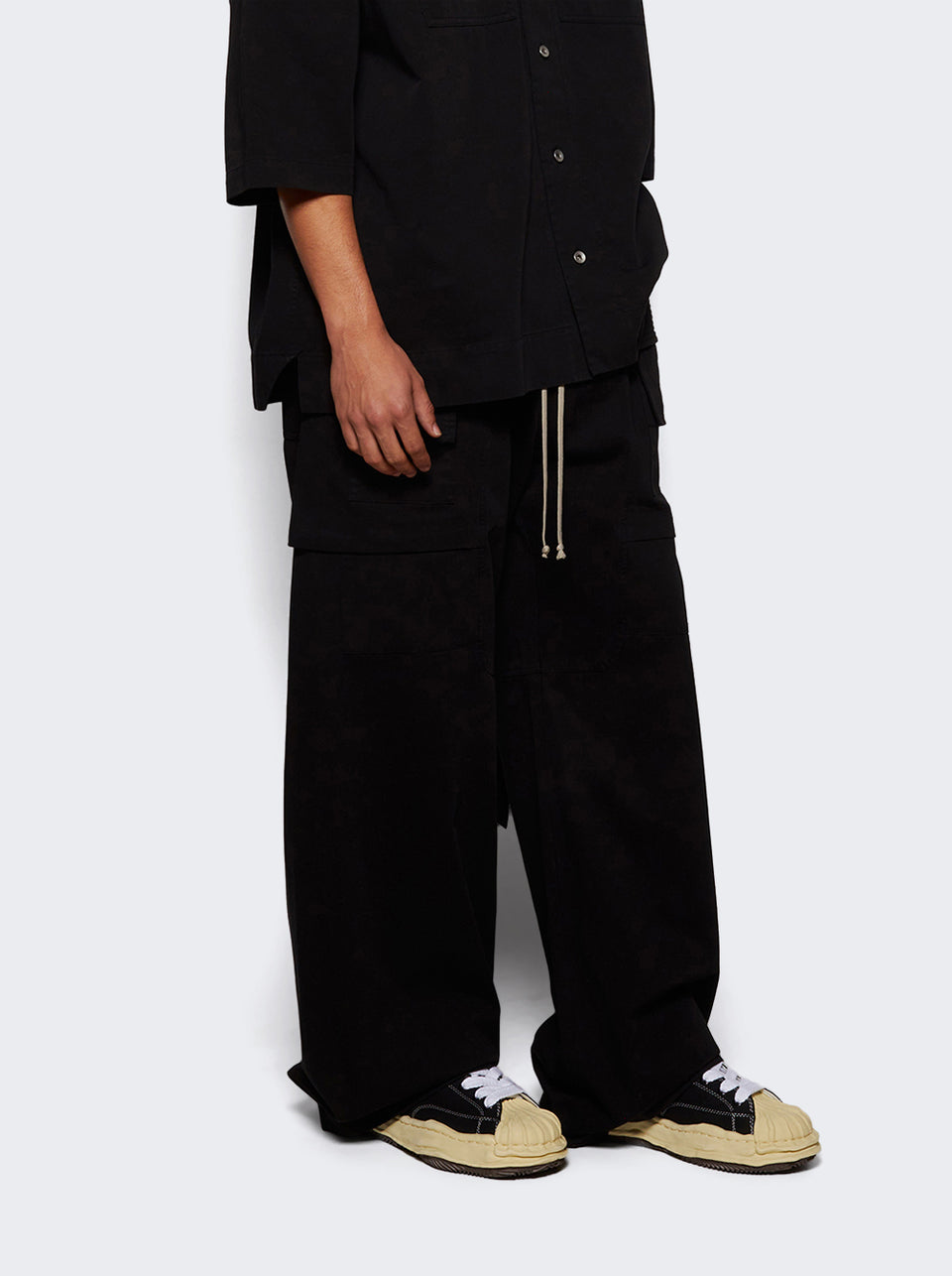 A09FW732_Black_02.jpg
