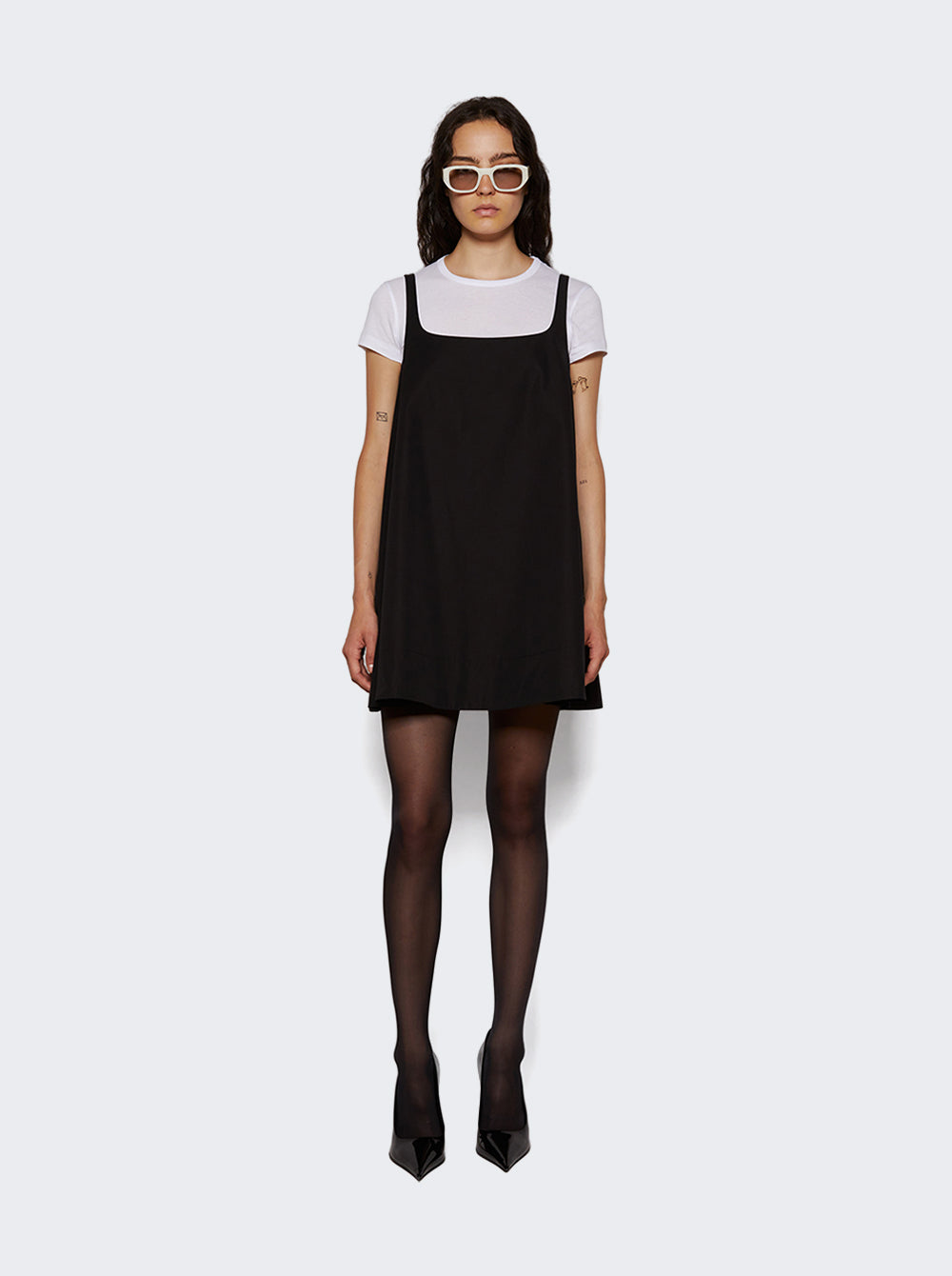 W5068R17_Black_02.jpg