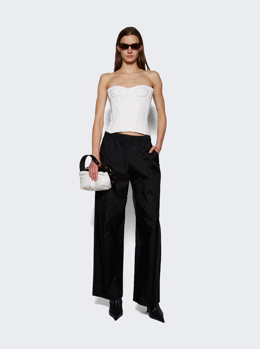 W2225F24NY_Black_02.jpg