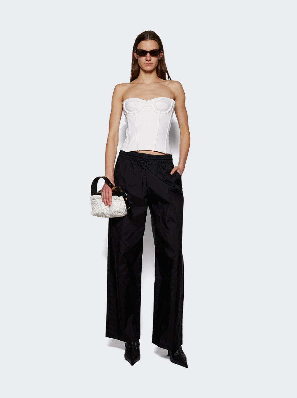 W2225F24NY_Black_02.jpg
