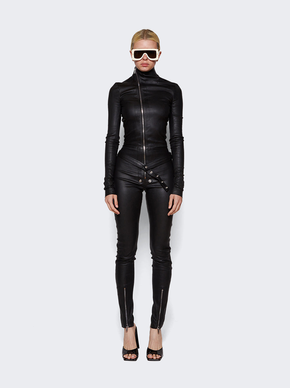 RP02C1569 LS_Black_02.jpg