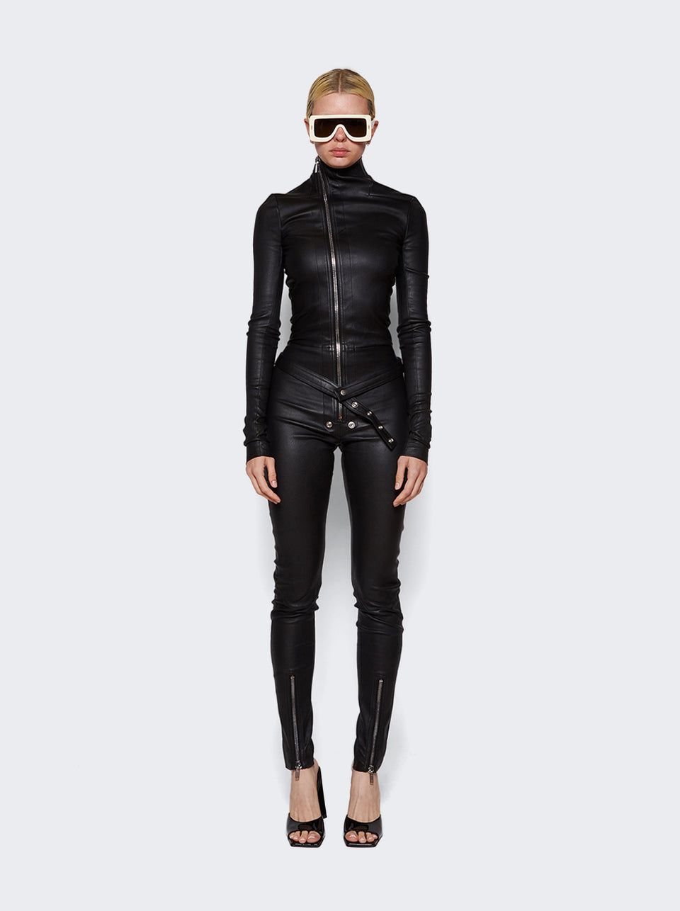 RP02C1569 LS_Black_02.jpg