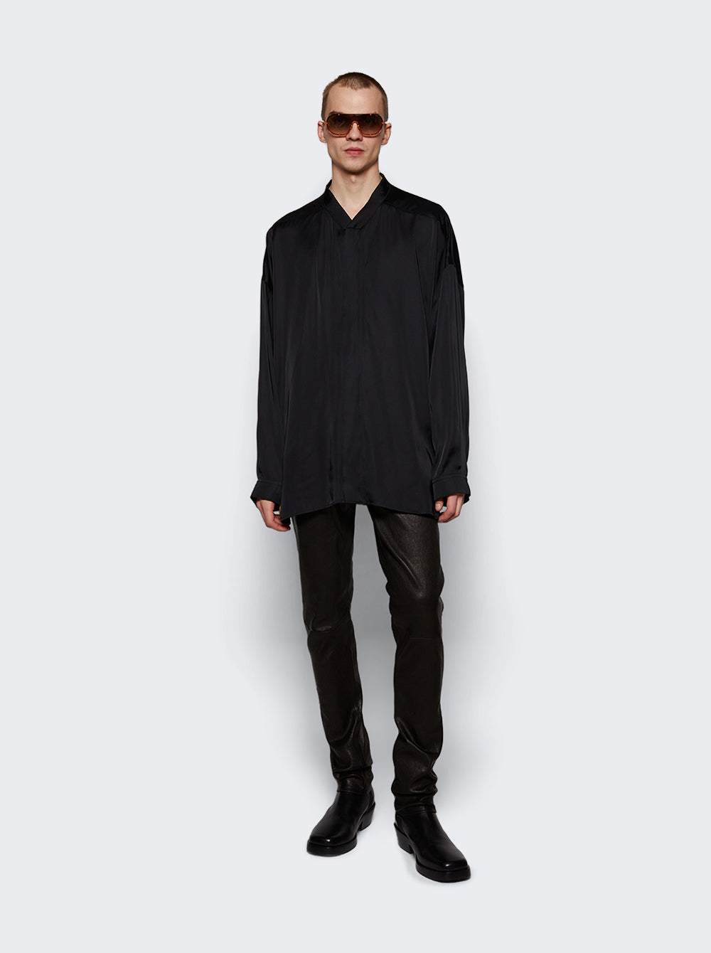 RU01E5293 SCH_Black_02.jpg