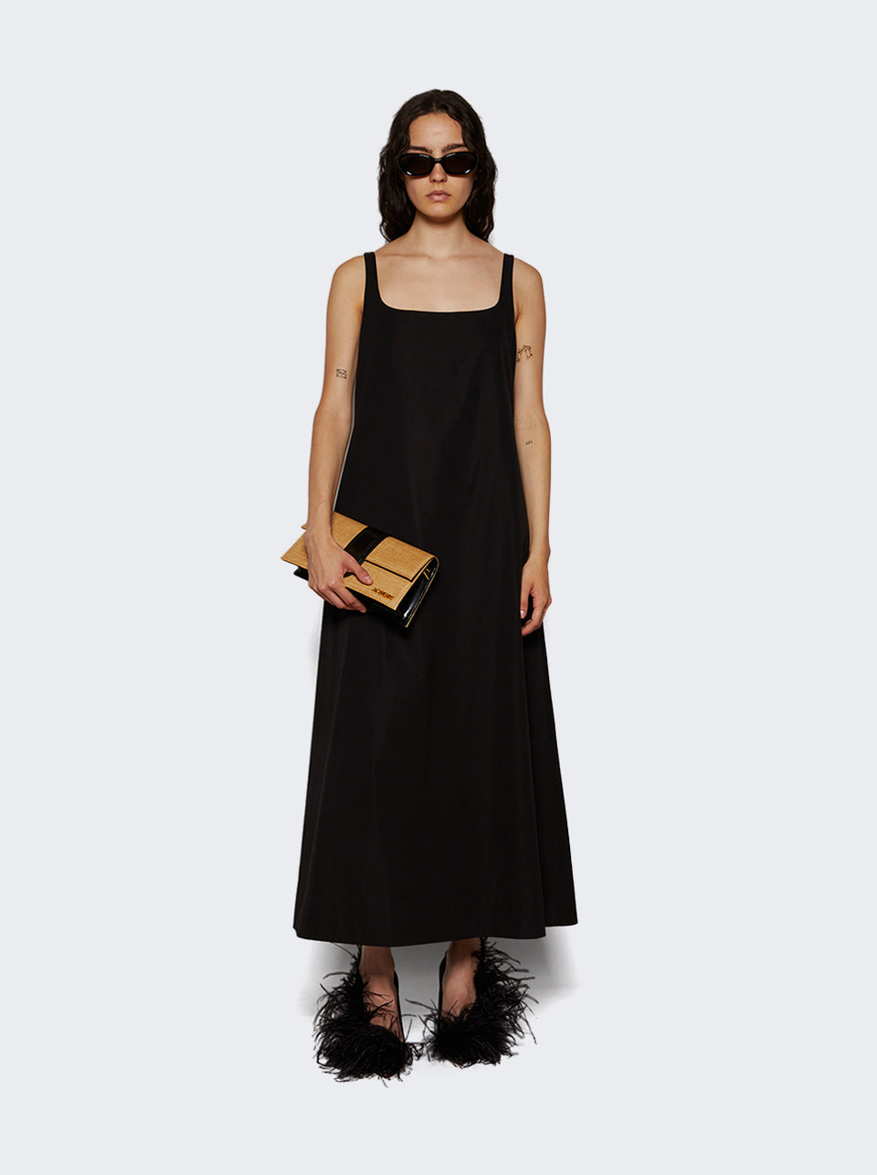 W5066R17_Black_02.jpg
