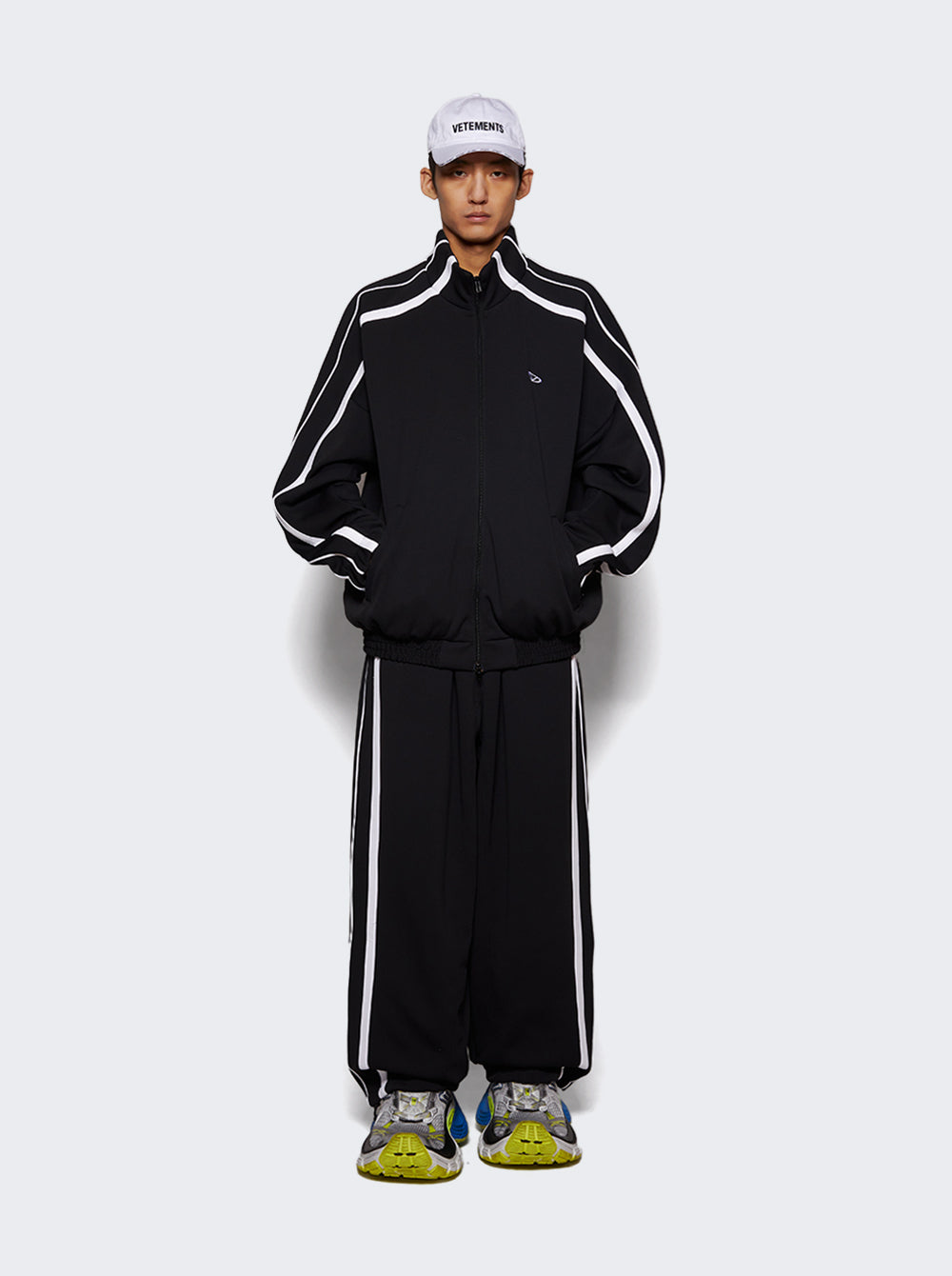 UA66JA360B_Black_02.jpg