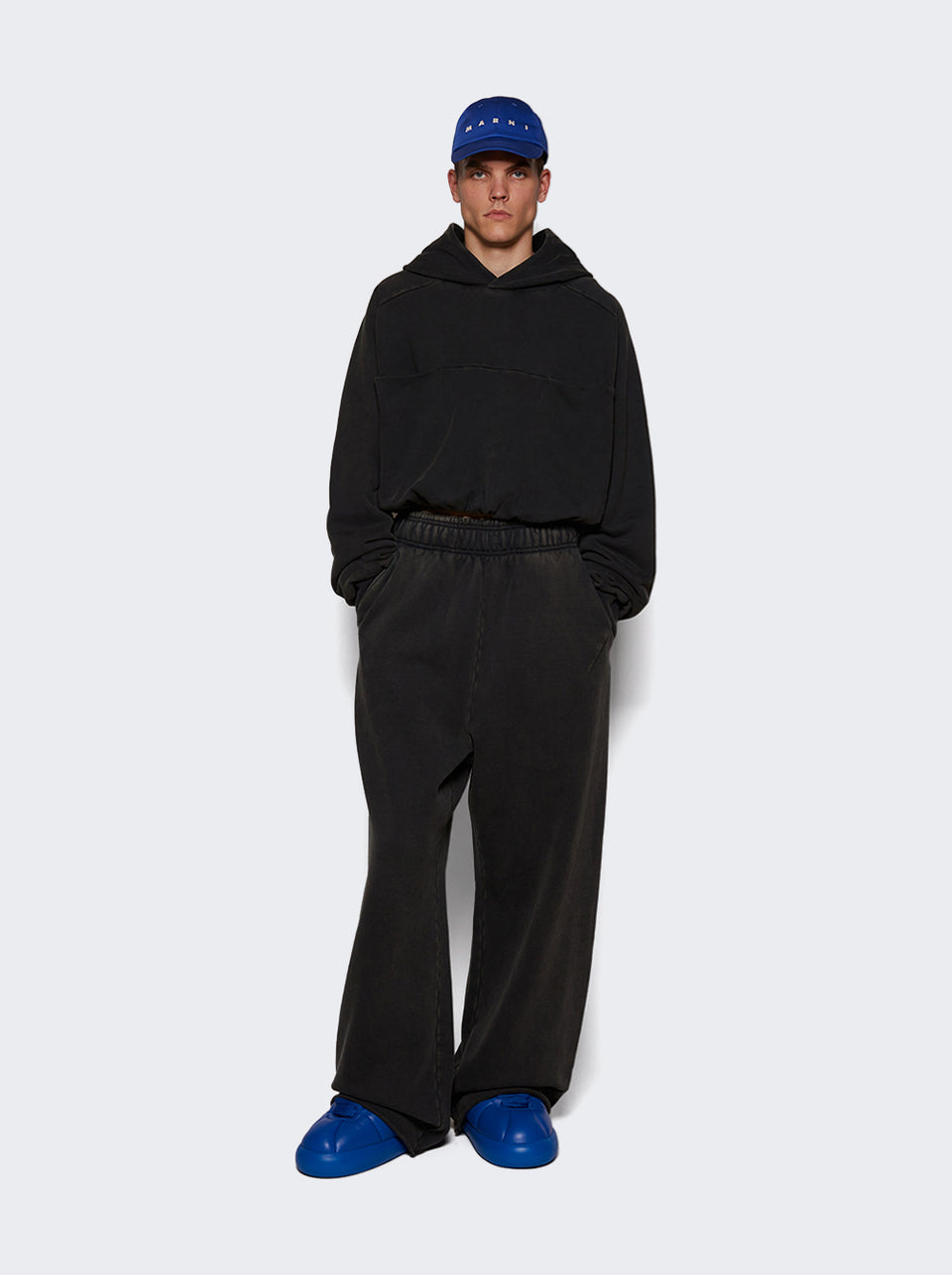 ES2367WB_Black_02.jpg