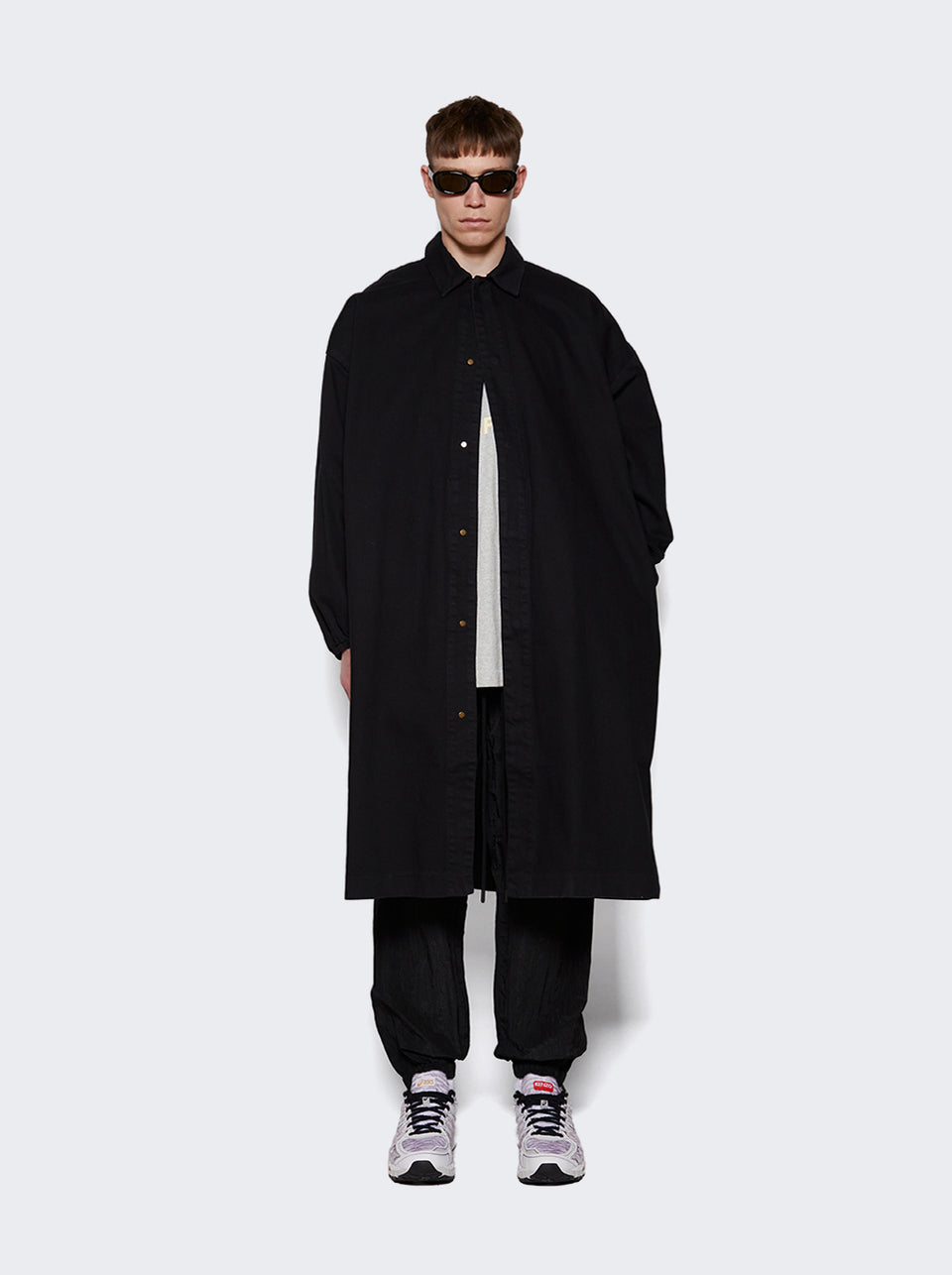 202SP244571F_Black_02.jpg