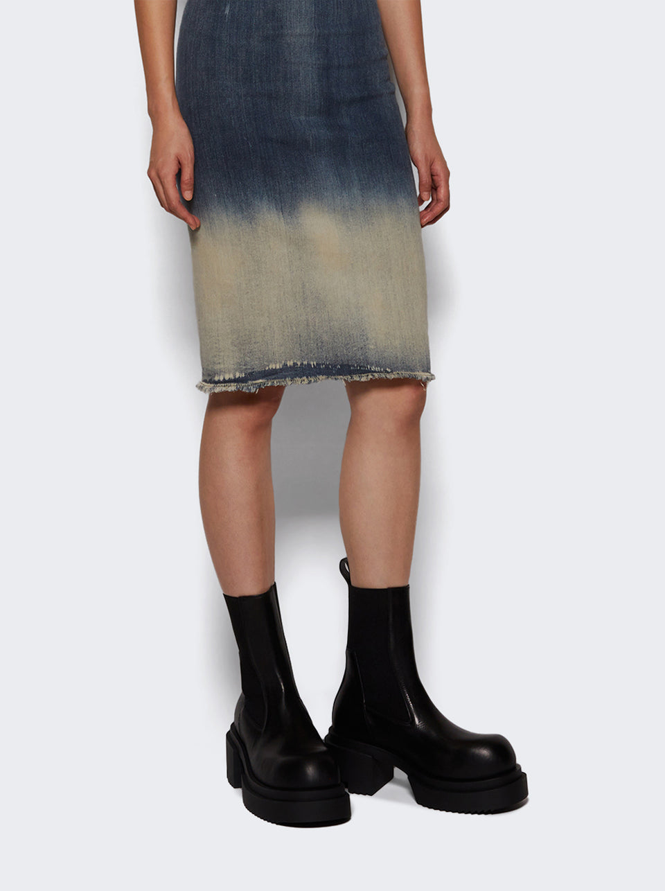 RP02E4832 LOO_Black_02.jpg