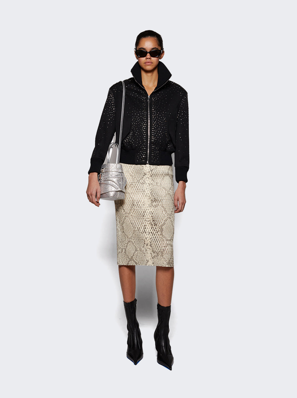 1WC1255313_Black & White_02.jpg