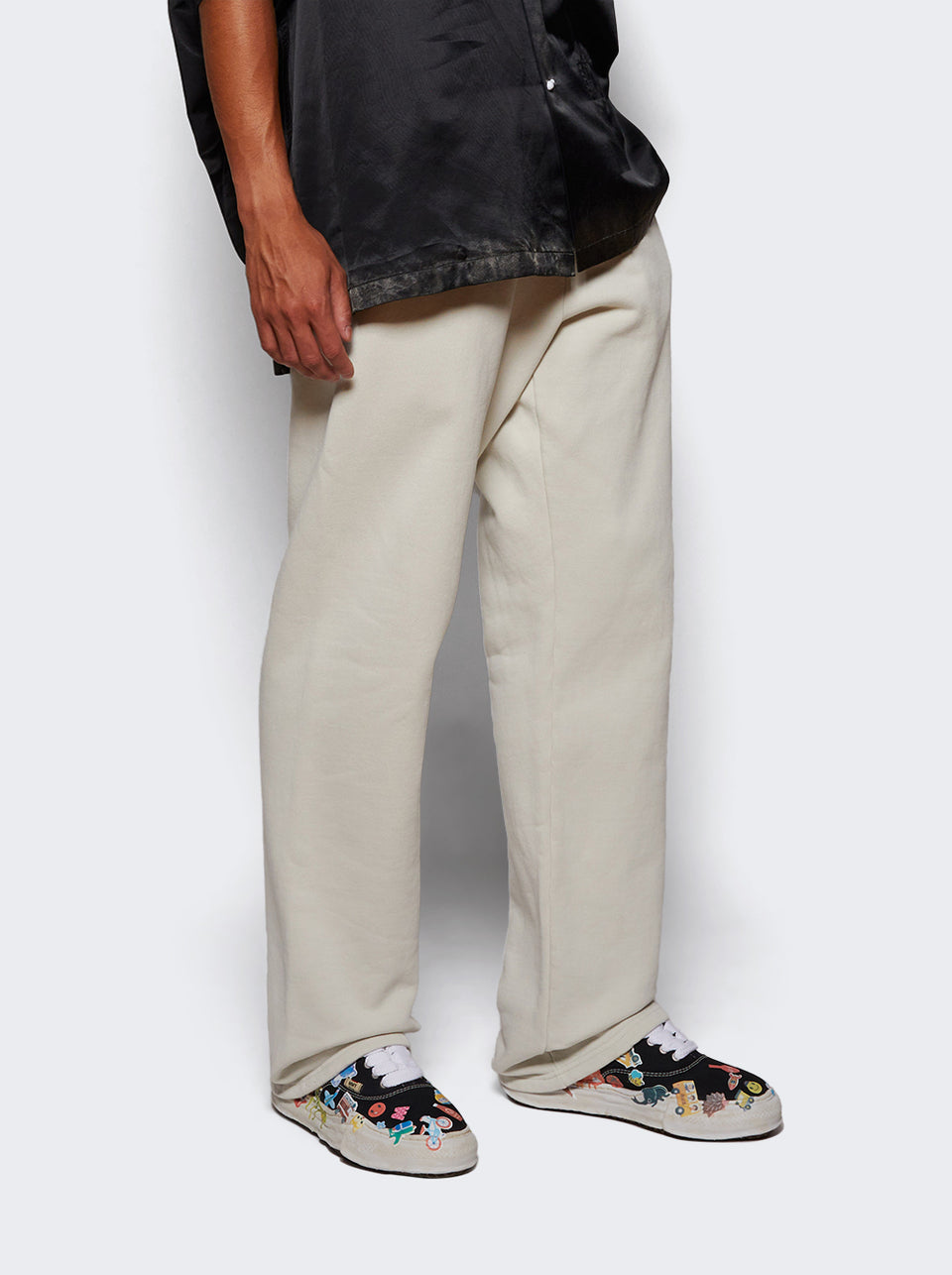 A14FW745_Black_02.jpg