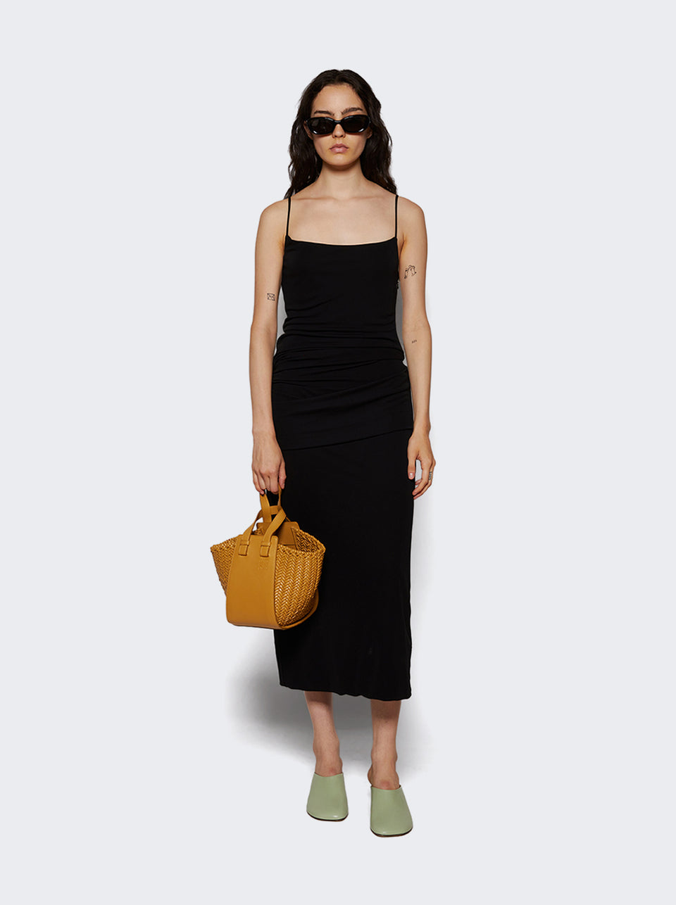 R2433017_Black_02.jpg