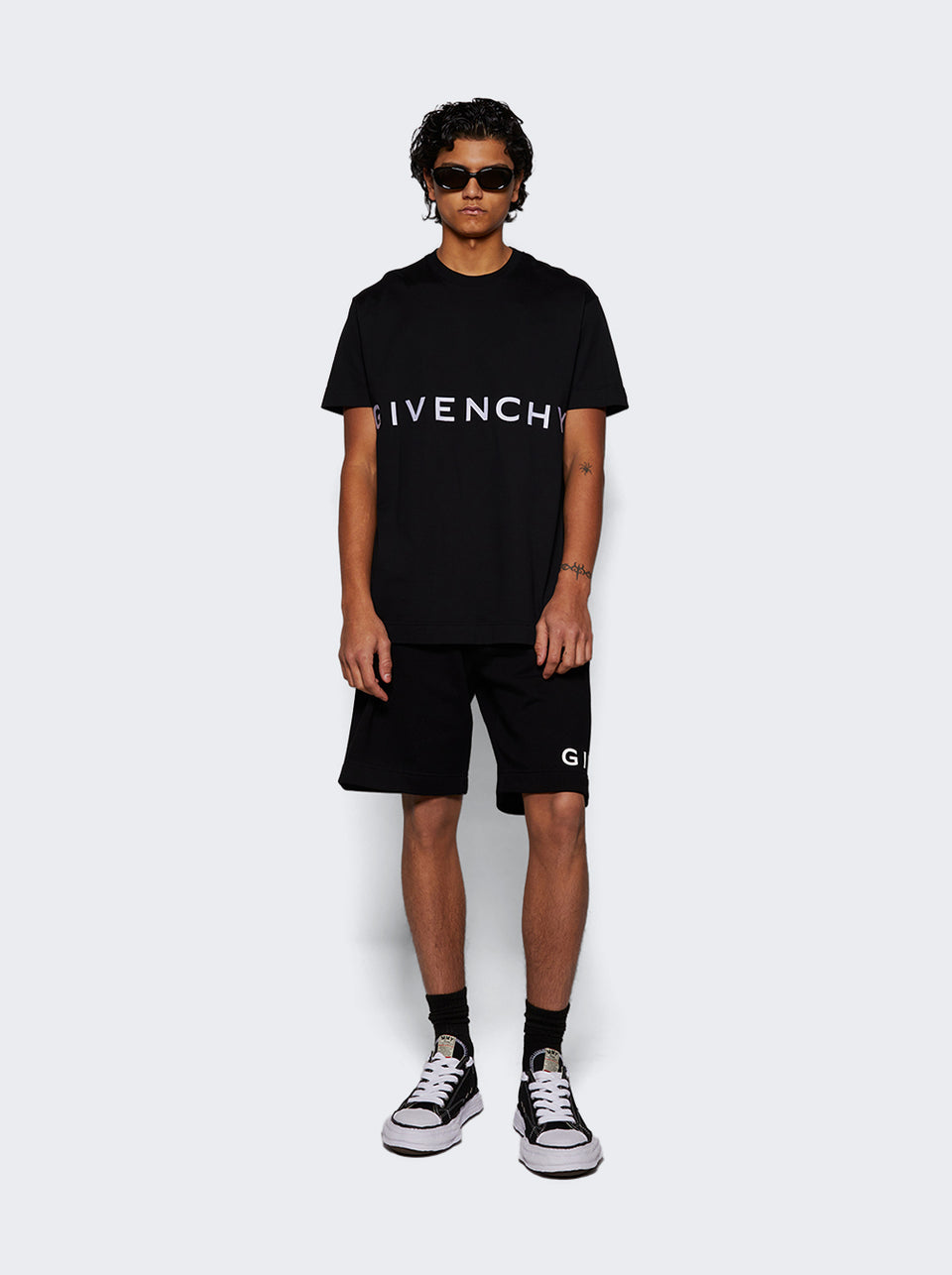 BM51863YAC001_Black_02.jpg
