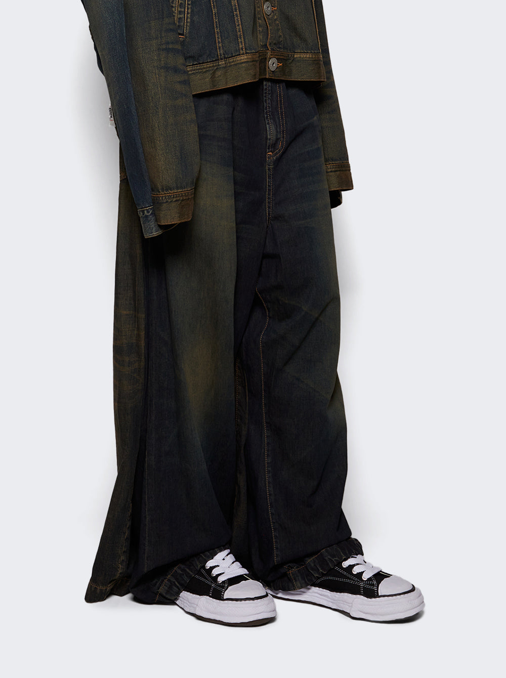 A11FW702_Black_02.jpg