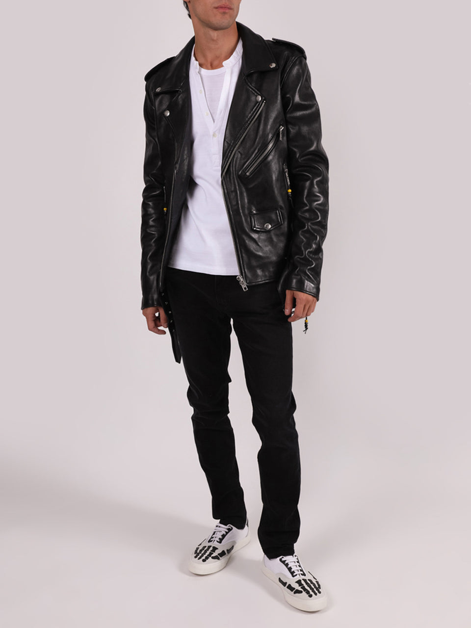 MK05L101_Black_02.jpg