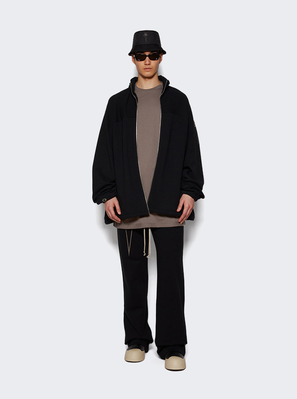 CM01D0467 CHFE_Black_02.jpg