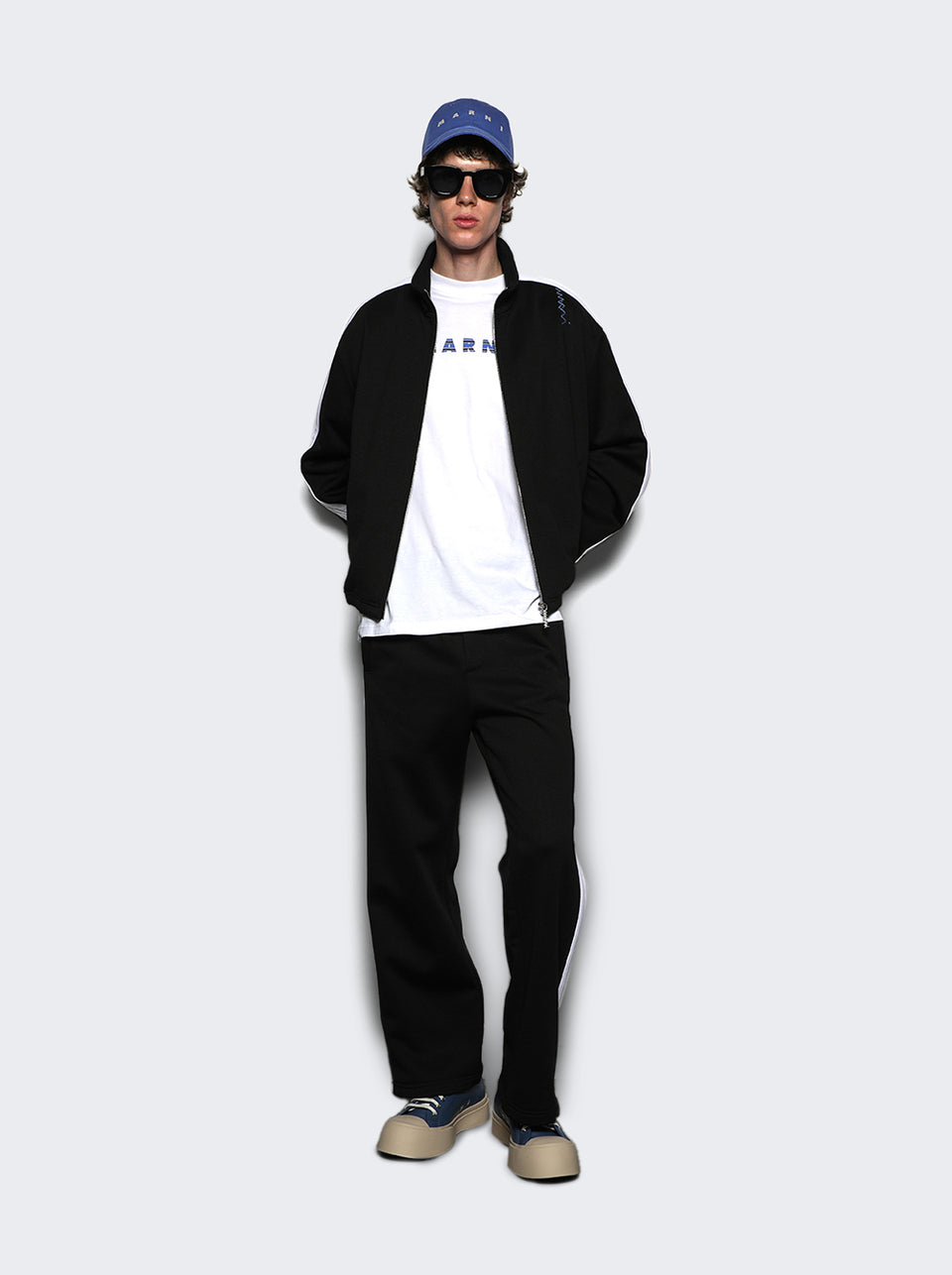 PUMU0147Q1 UTN931_Black_02.jpg