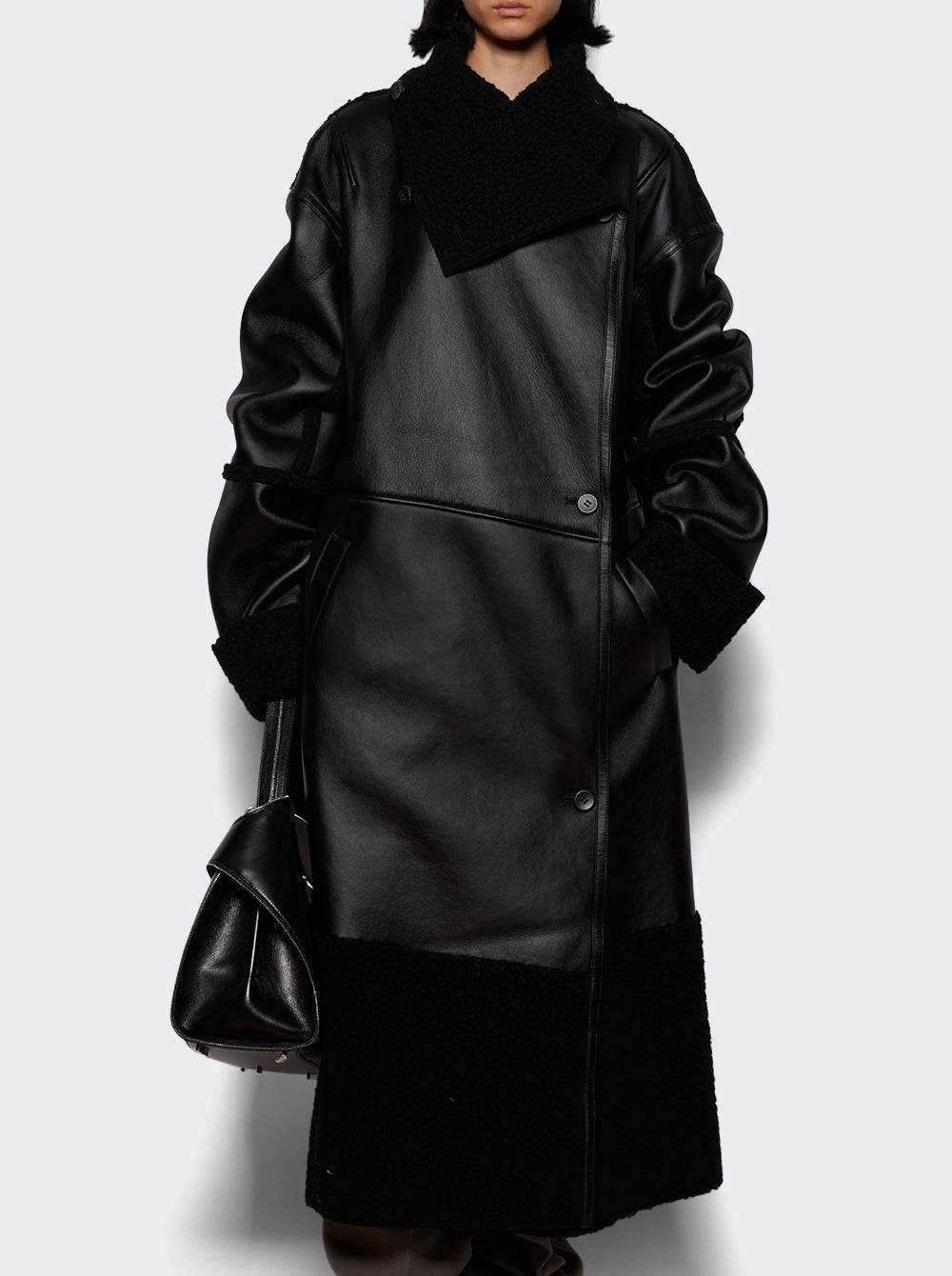 ESU-W25-13021-BL_Black_03.jpg