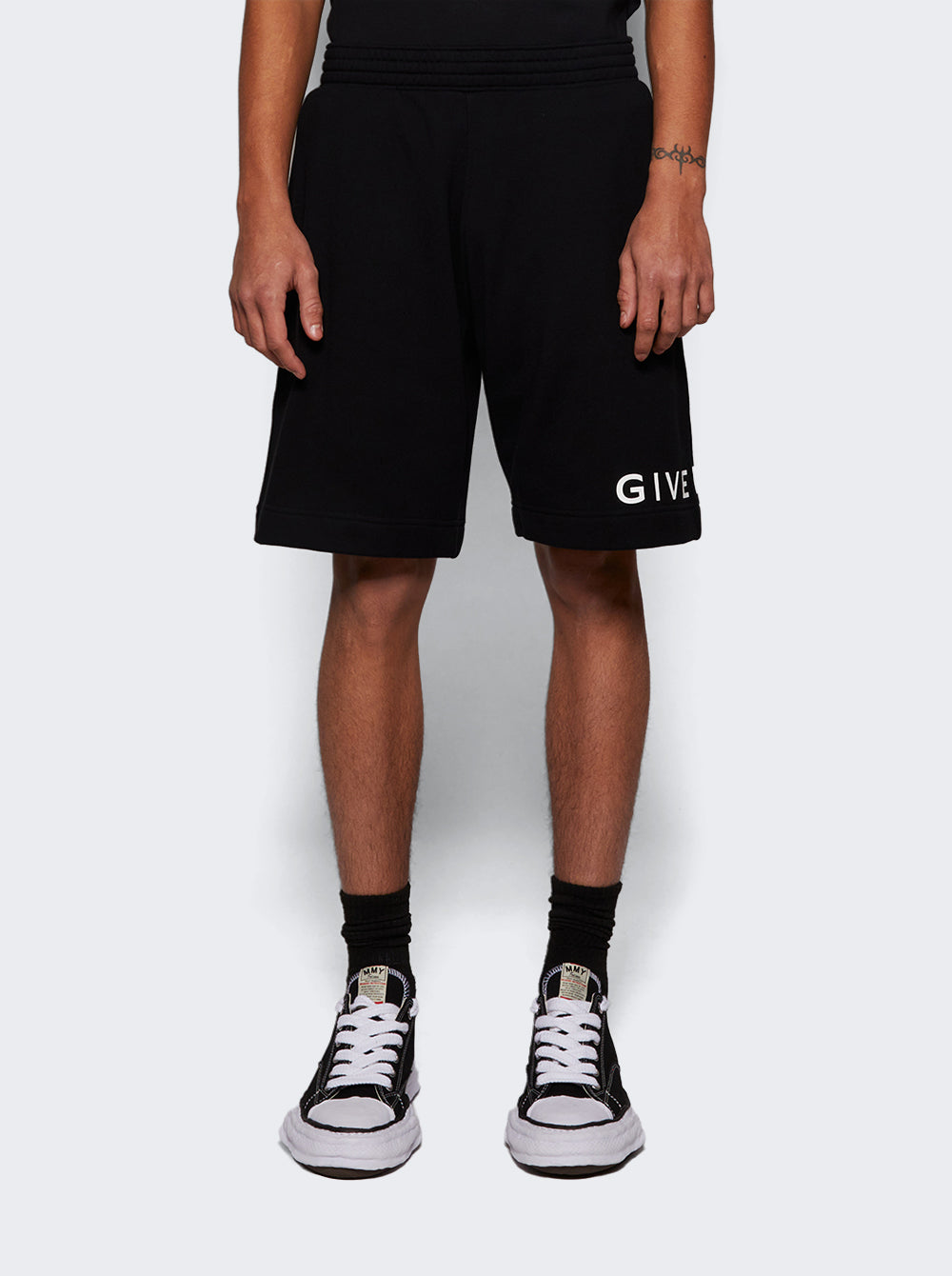 BM51863YAC001_Black_03.jpg