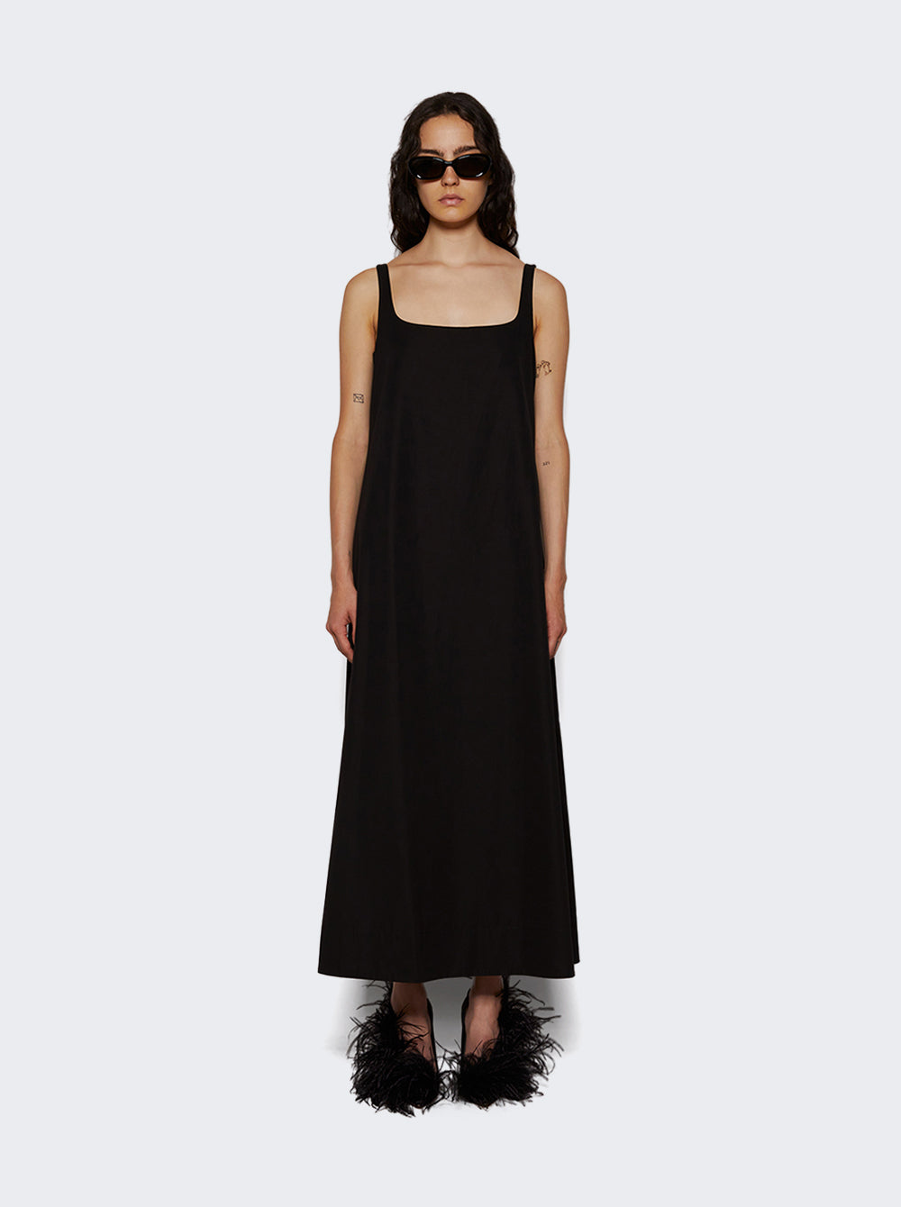 W5066R17_Black_03.jpg