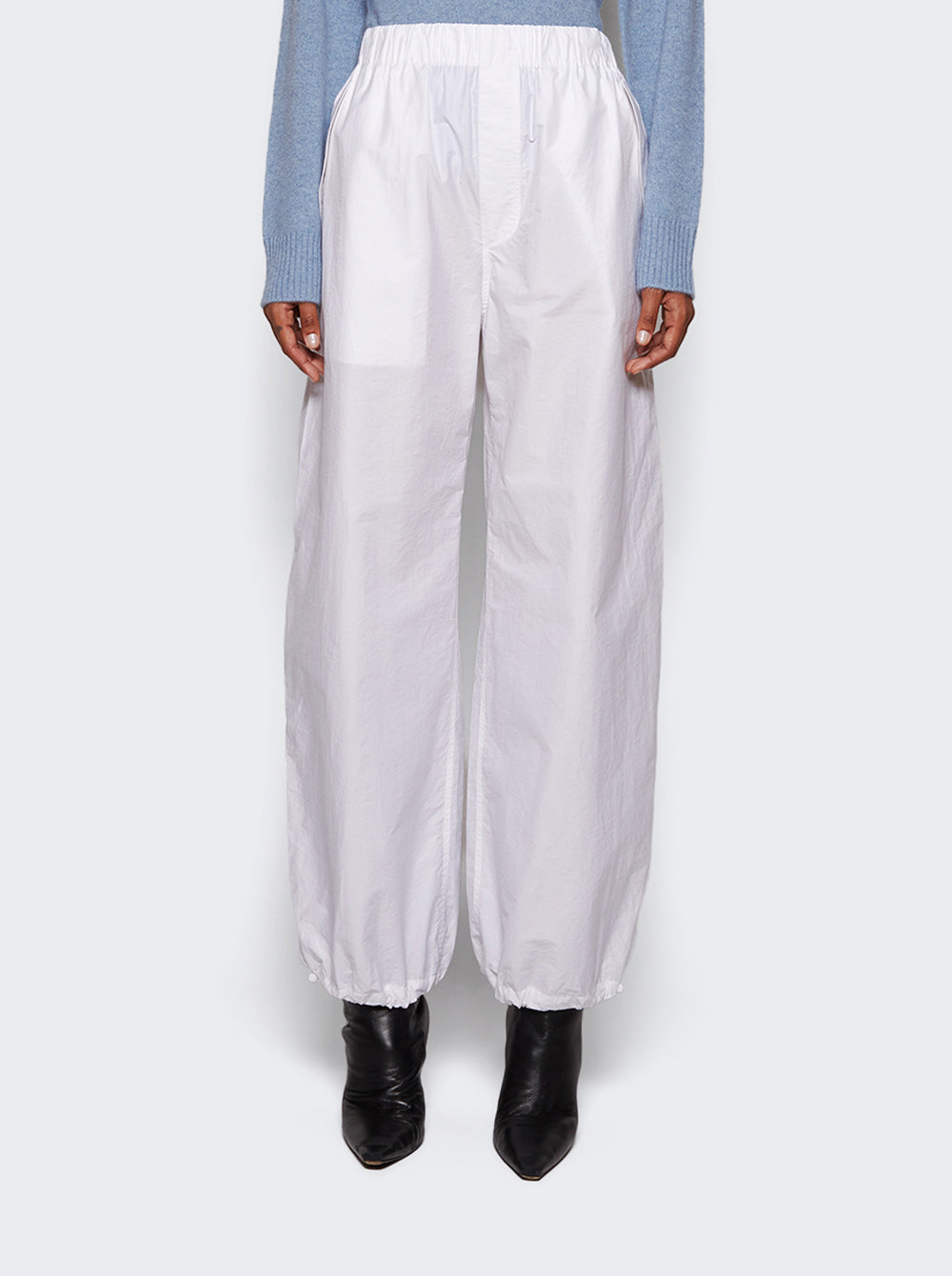 W2205R17_White_03.jpg