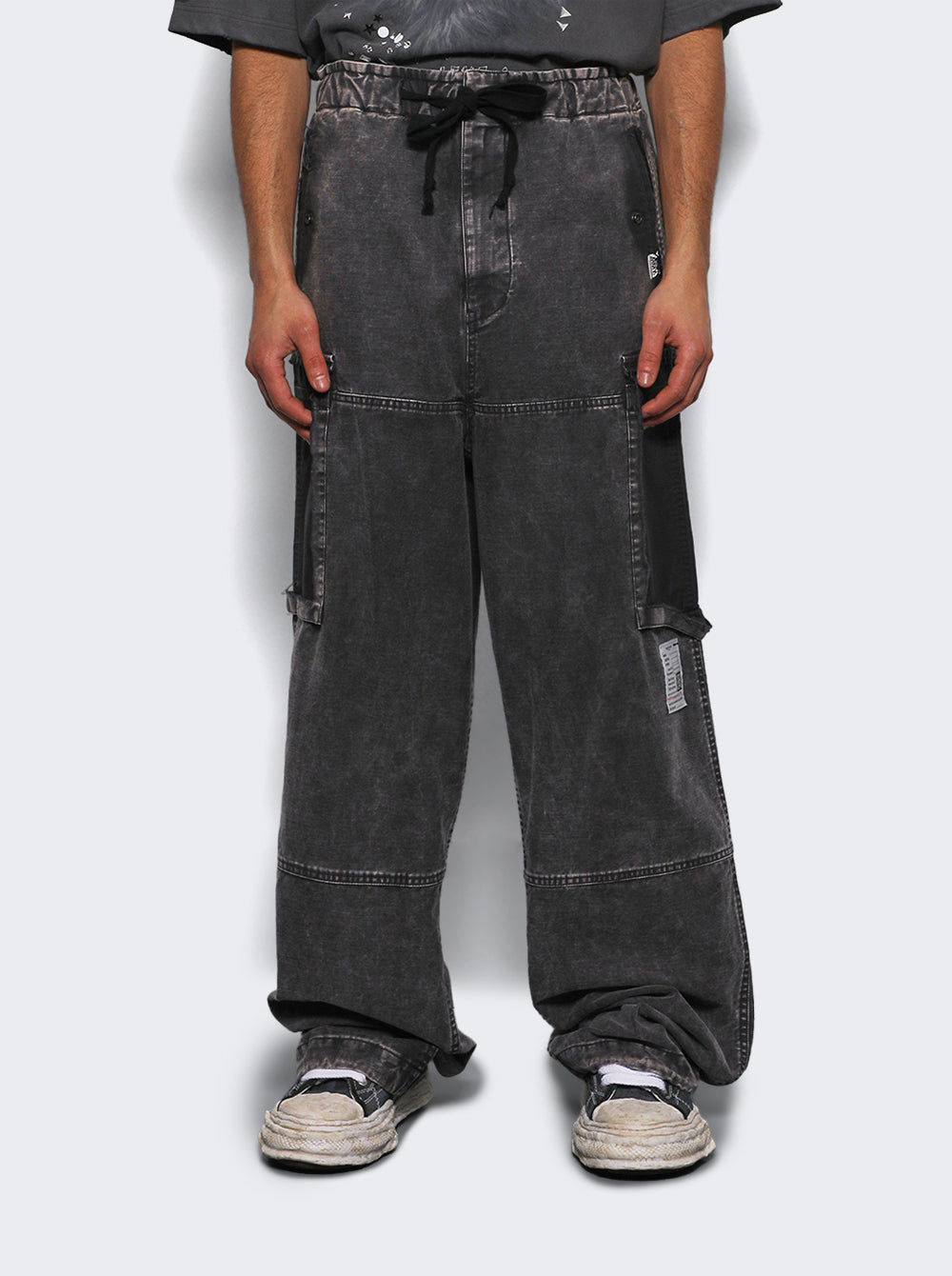 J15PT172_Black_03.jpg