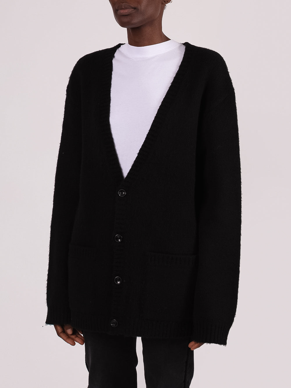 UN20W101_Black_03.jpg