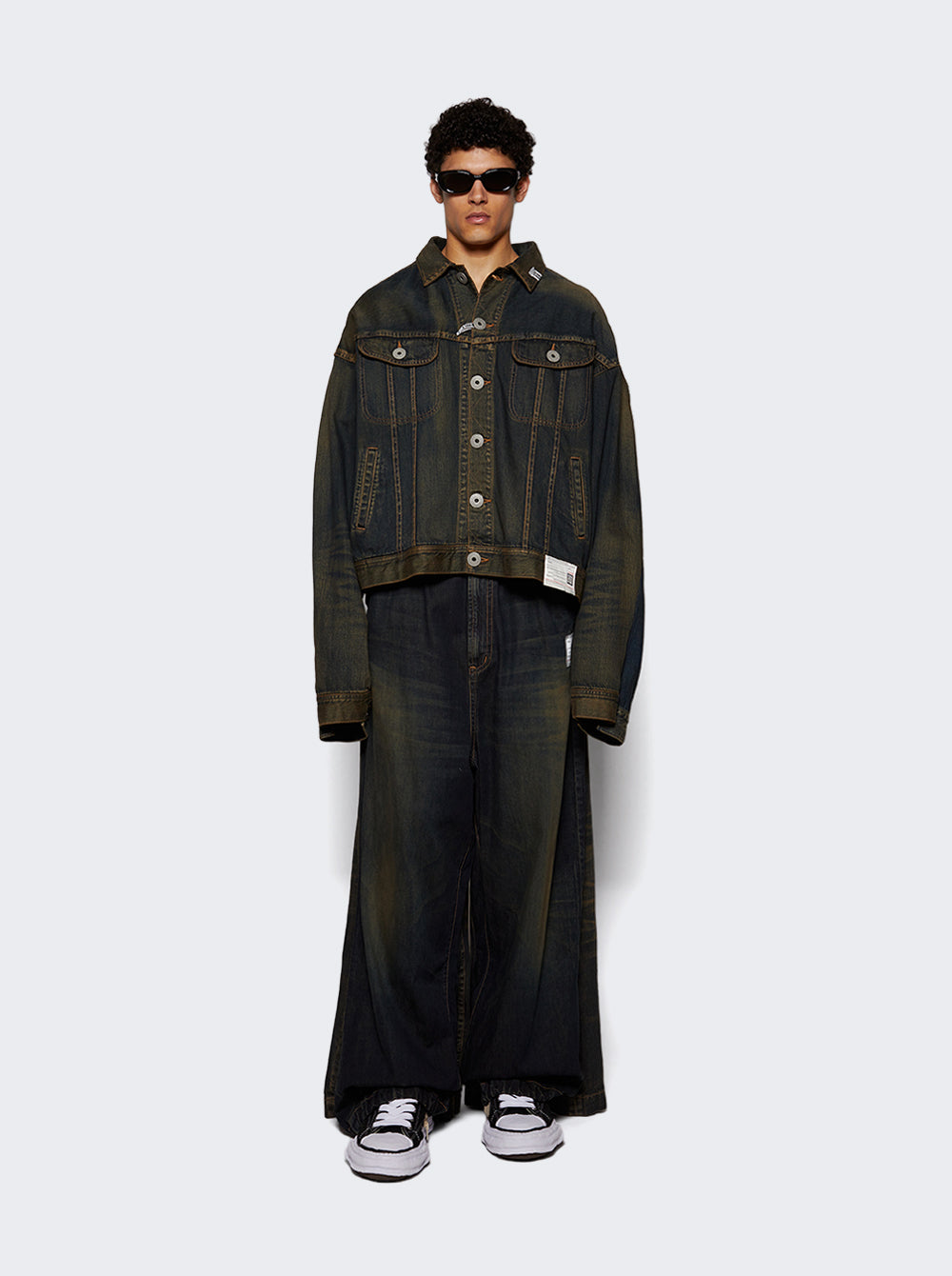A11FW702_Black_03.jpg