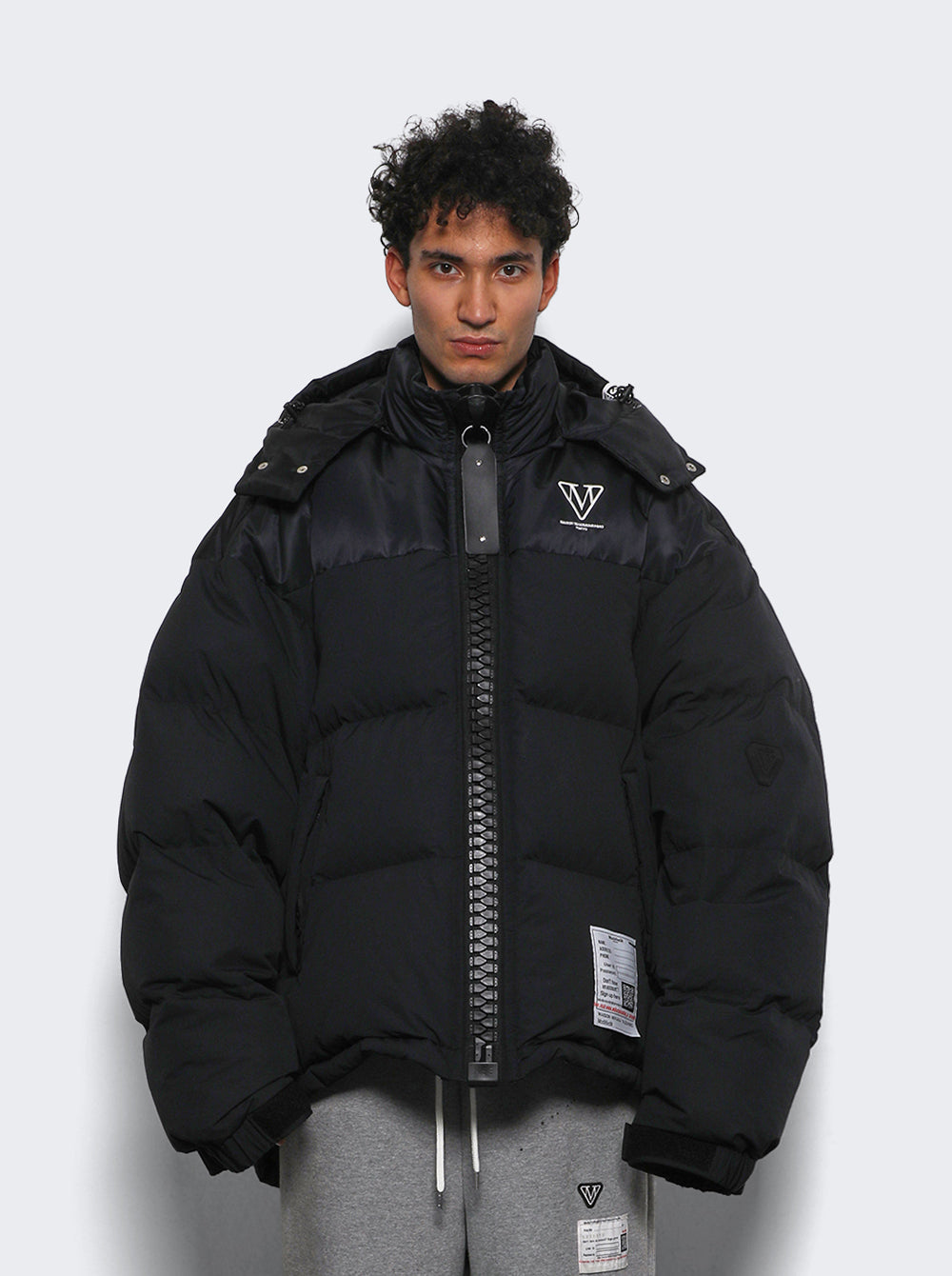 J15BL141_Black_03.jpg
