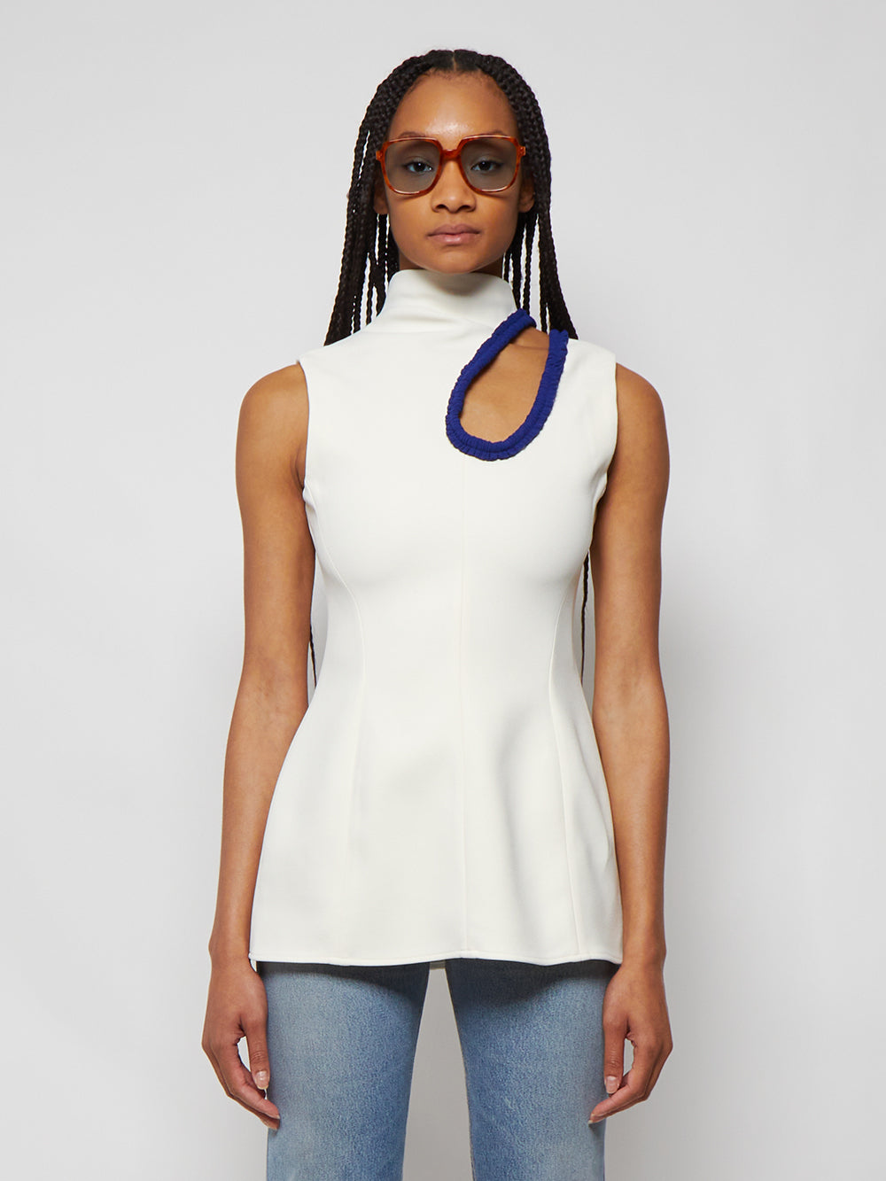 R2224001B_White_03.jpg