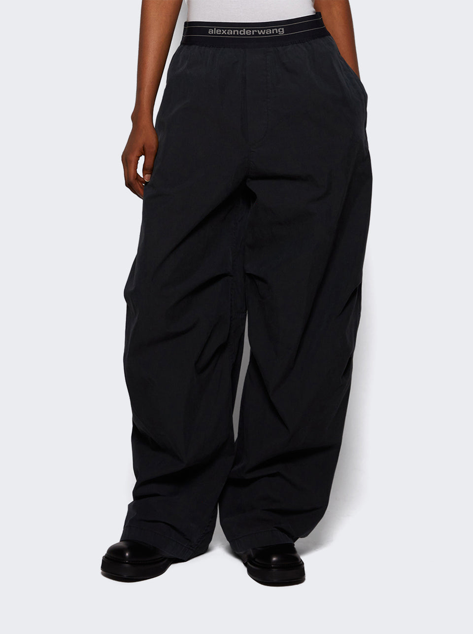 1WC4254924_Black_03.jpg