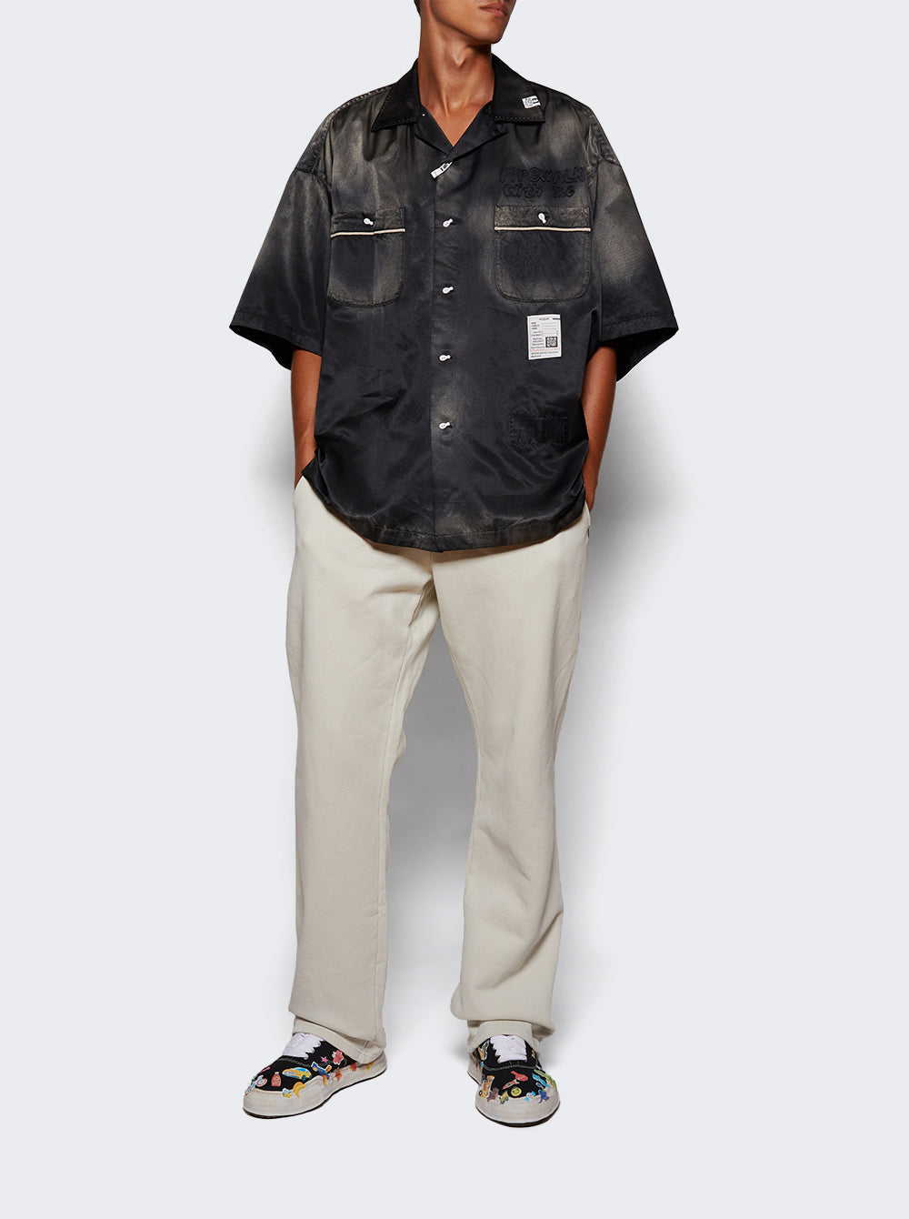 A14FW745_Black_03.jpg