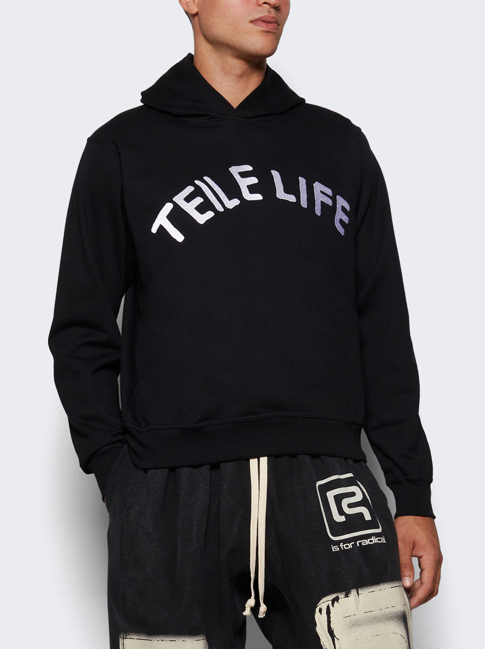 TEILE LIFE HOODY_Black_03.jpg