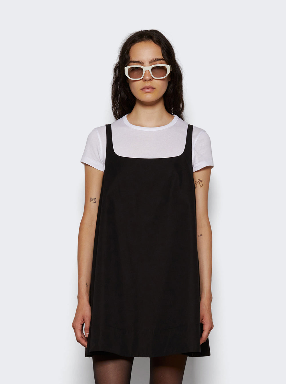 W5068R17_Black_03.jpg