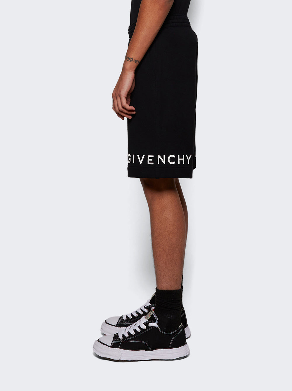 BM51863YAC001_Black_04.jpg