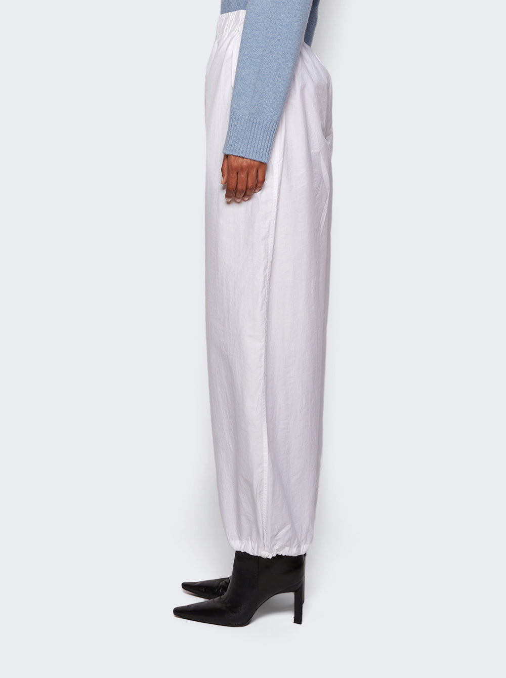 W2205R17_White_04.jpg