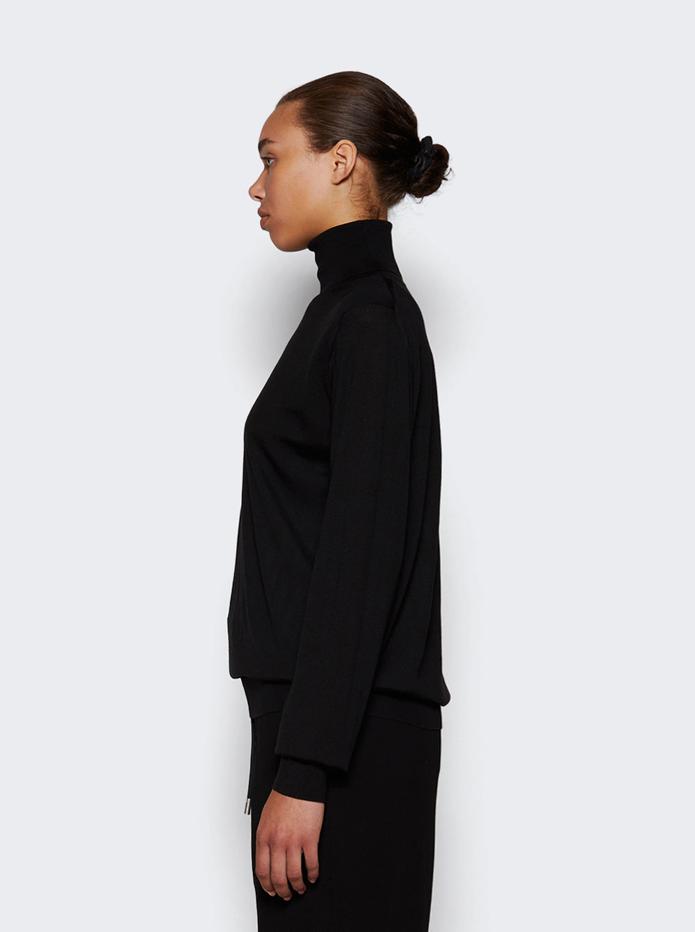 8280 Y590_Black_04.jpg