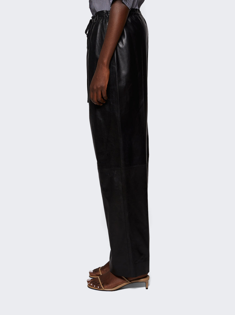 3160887 L887_Black_04.jpg