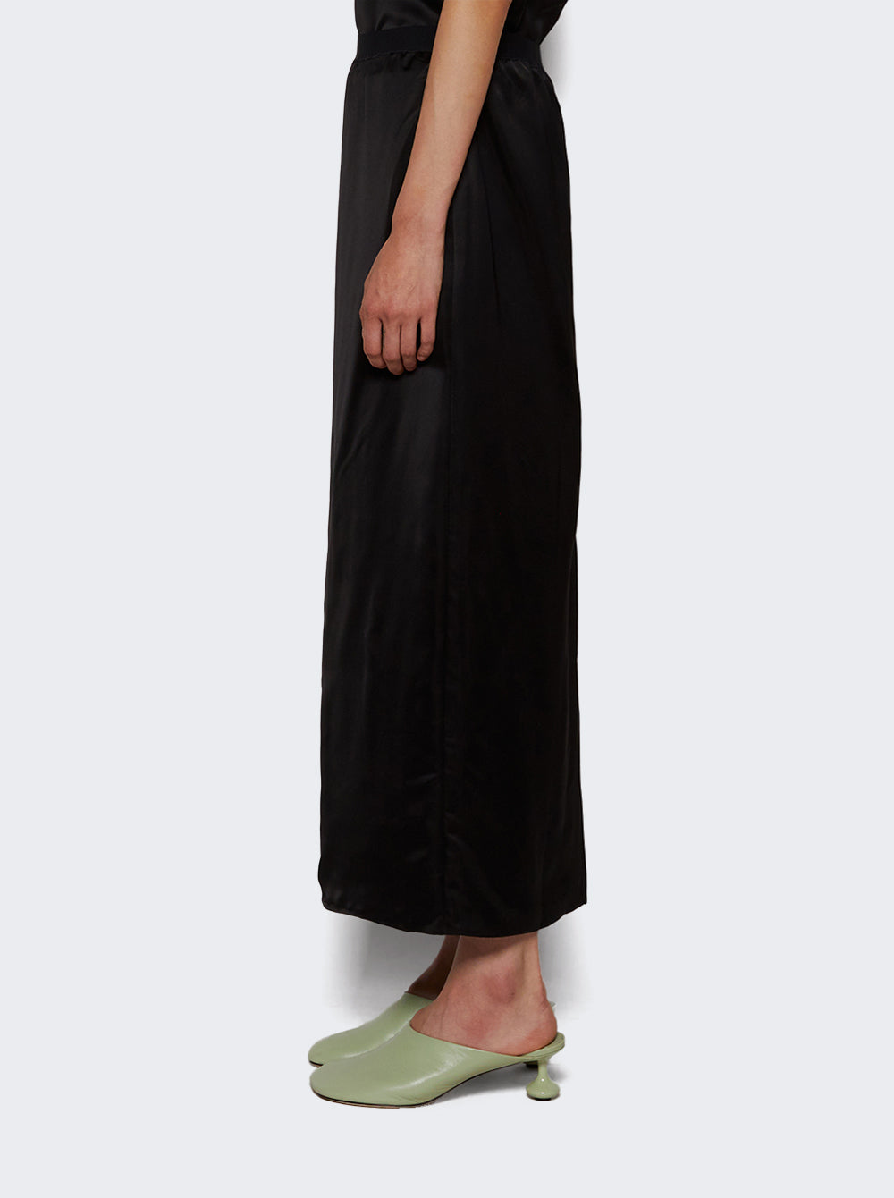 W2206R17_Black_04.jpg