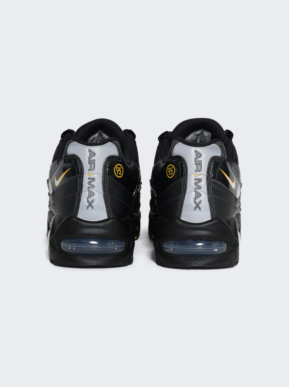 IB6830-001_Black_04.jpg