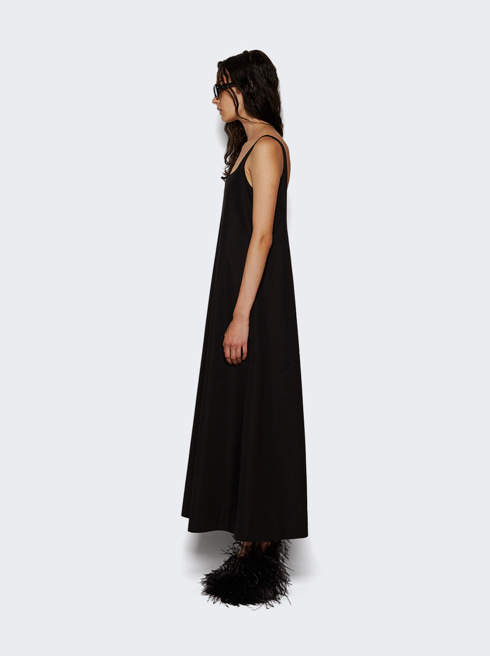 W5066R17_Black_04.jpg