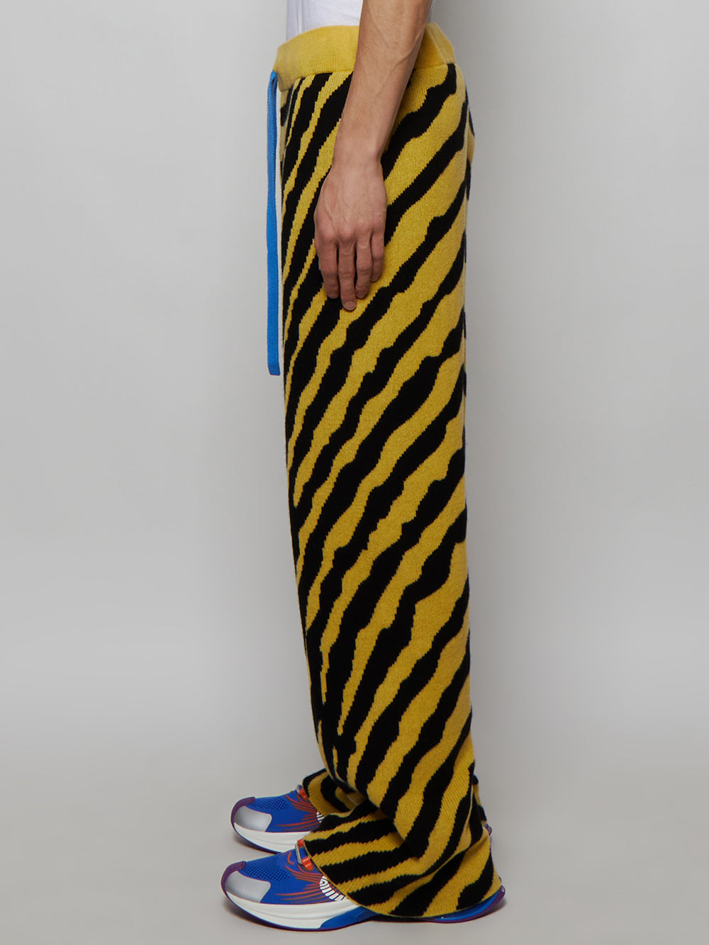 220001_Yellow_04.jpg