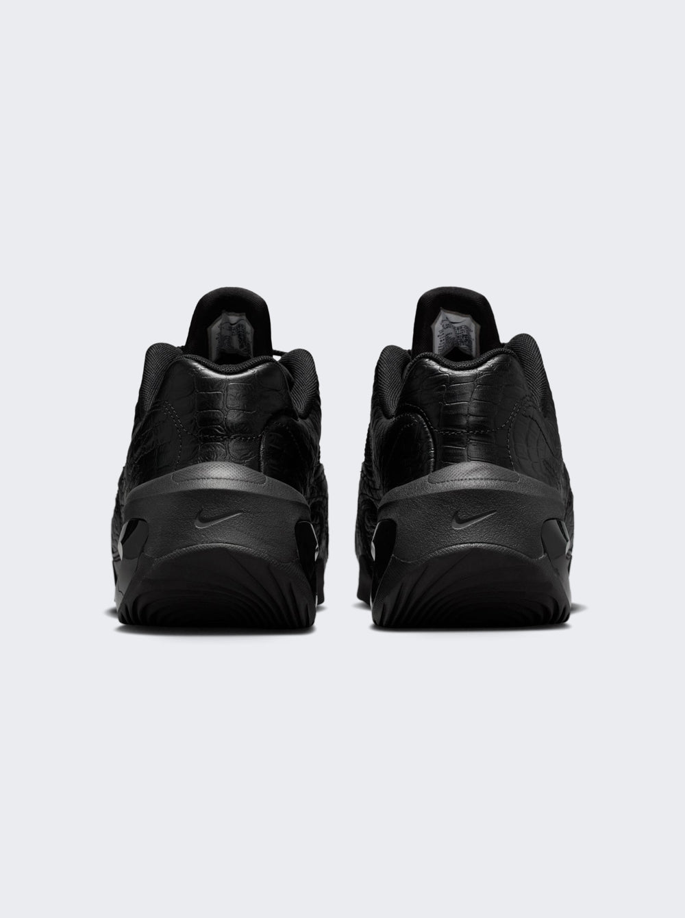 IB6689-001_Black_04.jpg