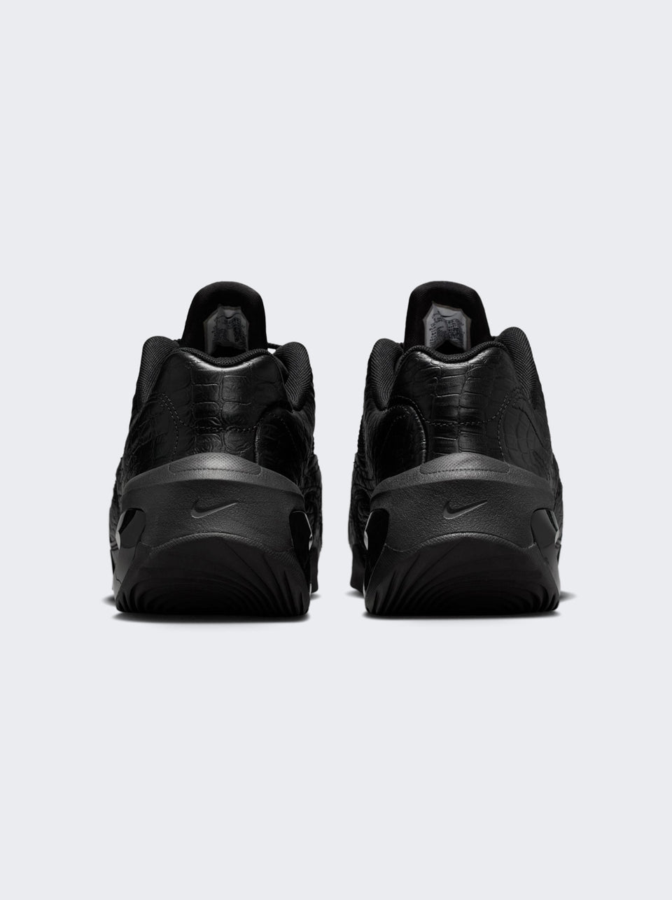 IB6689-001_Black_04.jpg