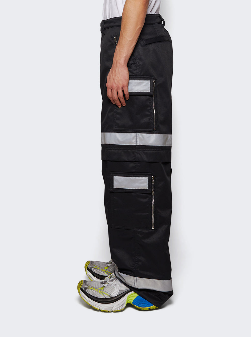 UA66PA300B_Black_04.jpg