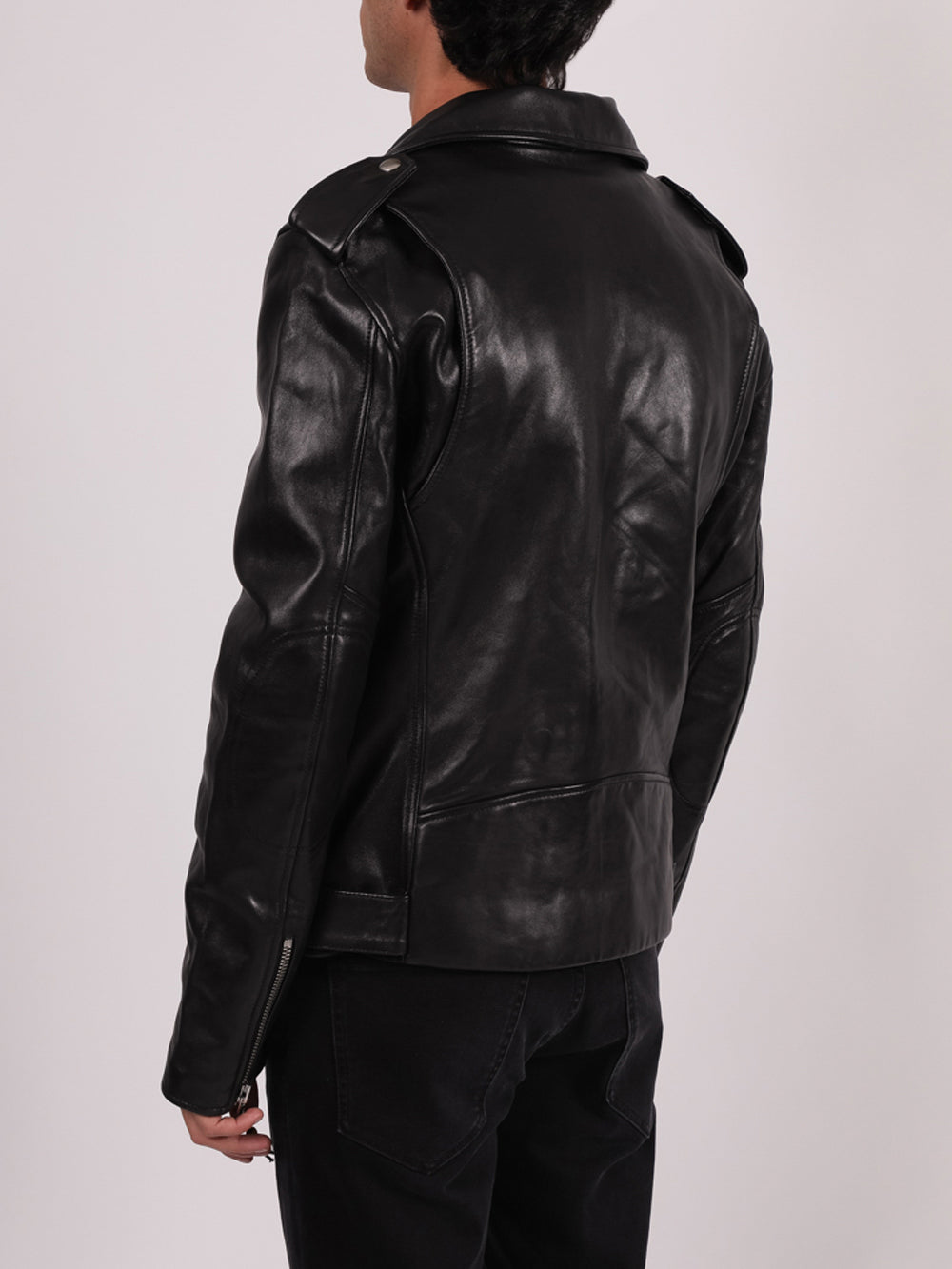 MK05L101_Black_04.jpg