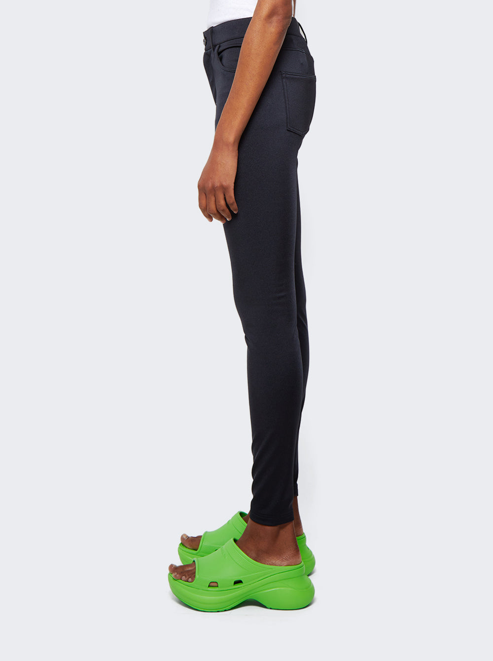 704752 TVK15_Black_04.jpg