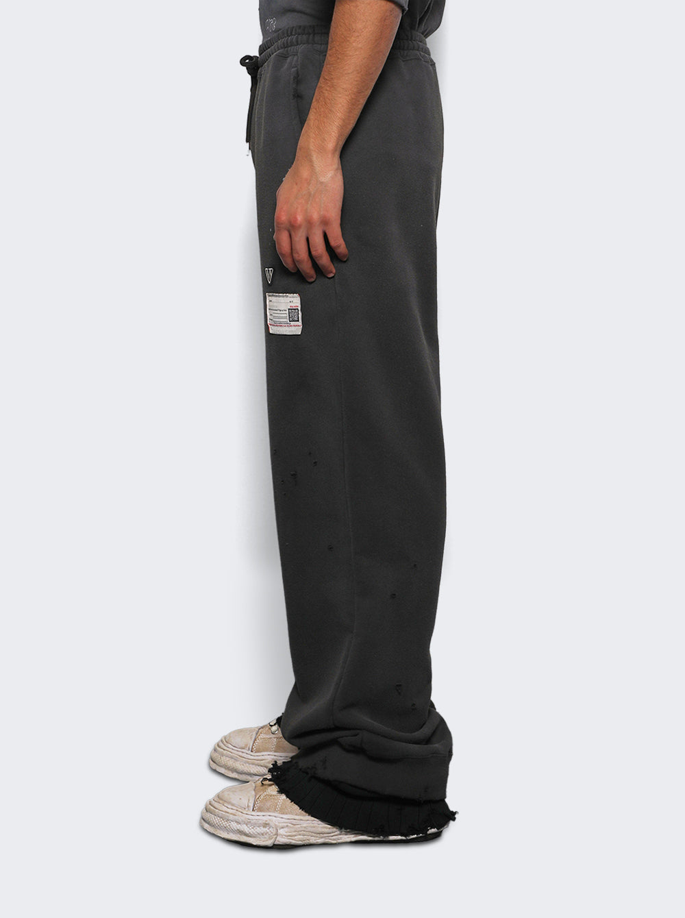 A15PT582_Black_04.jpg